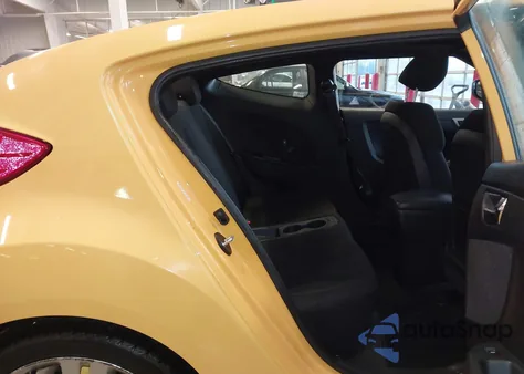 2017 Hyundai Veloster Value Edition z USA, uszkodzony, nr VIN KMHTC6AD5HU320567